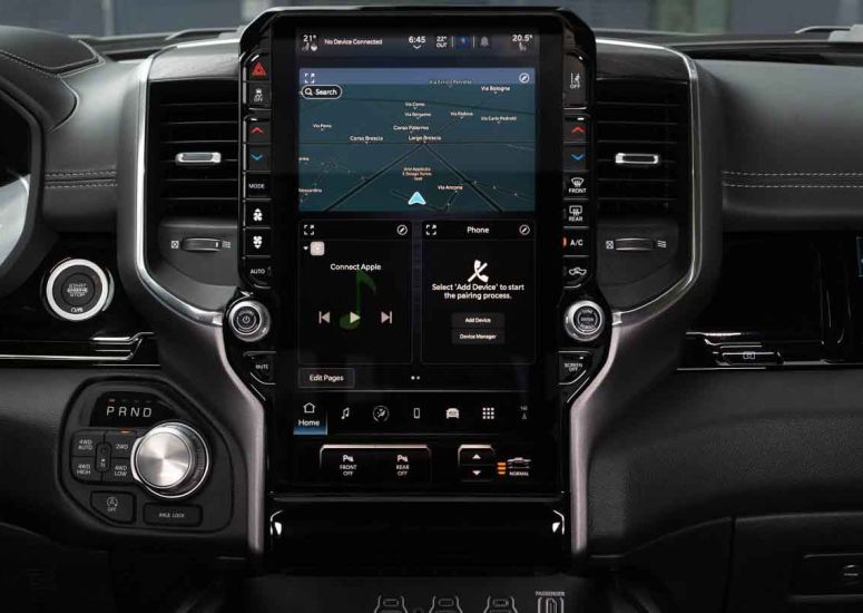 Ram 1500 Laramie Night Edition consola central