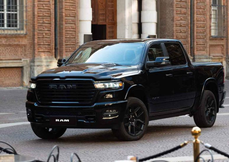 Ram 1500 Laramie Night Edition frontal